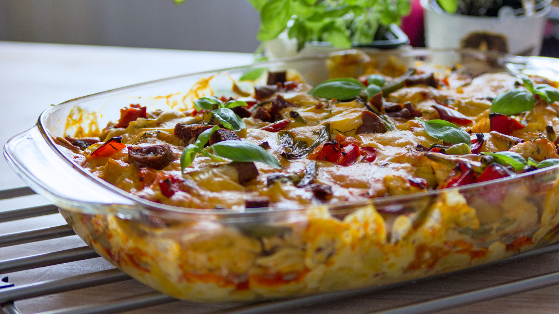 Zapiekanka Na Obiad Z Kurczakiem Prosta zapiekanka z kurczakiem i chorizo - zobacz przepis